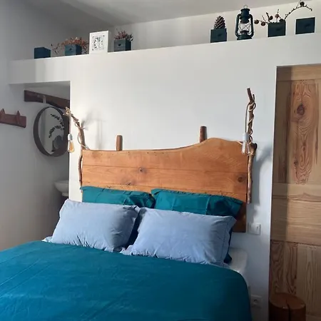 La Vieille Eglise לה הוואלד